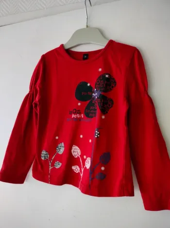 (a) T-shirt rouge manches longues 3ans