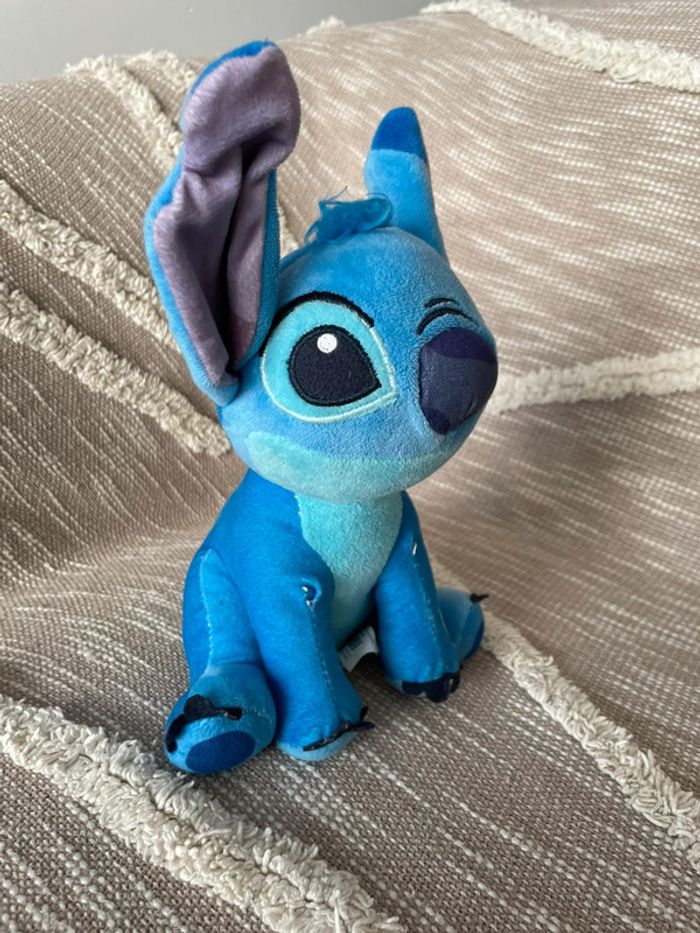 Peluche doudou interactif 22cm Disney stitch bleu très bon état - photo numéro 2