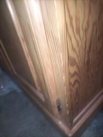 Vend armoire en pin massif bois clair