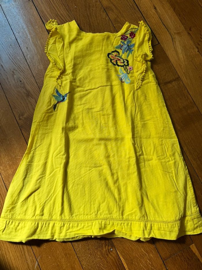Magnifique robe catimini fille 4 ans très bon état avec broderies