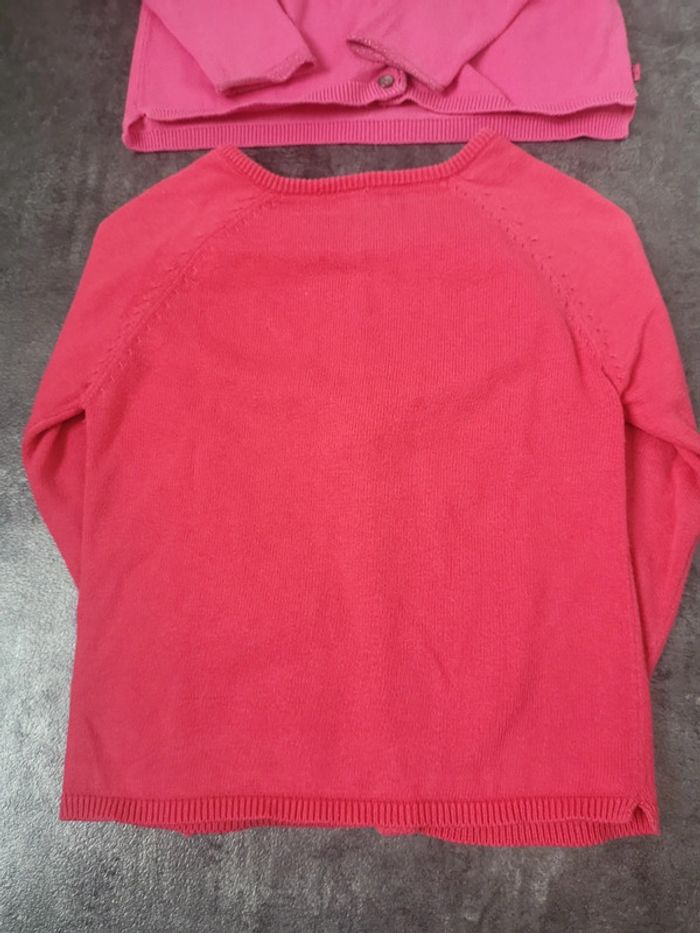 Lot 2 gilets fille 5 ans très bon état - photo numéro 4