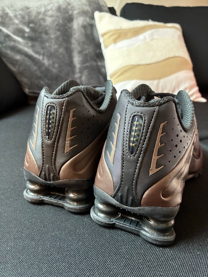 Baskets femme Nike shox R4 marron pointure 40 neuves - photo numéro 9