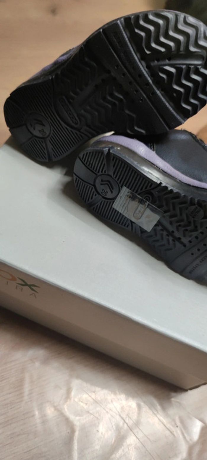 Superbe baskets bébé fille brillante violet bleu marine T20 neuf - photo numéro 3