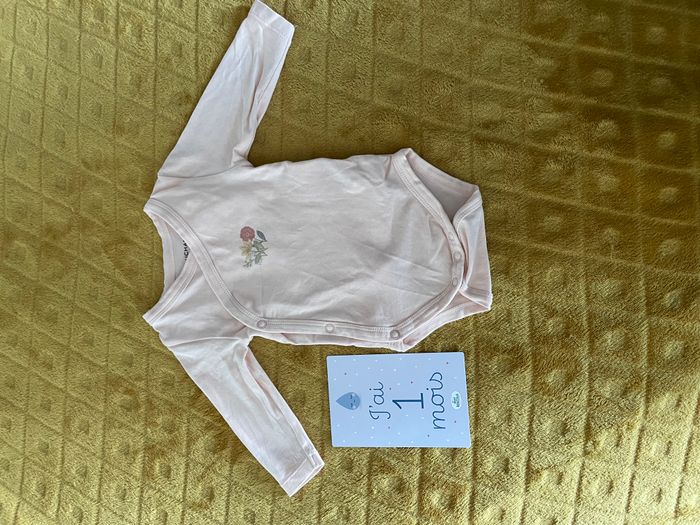 Pyjama et body fleuris - photo numéro 5