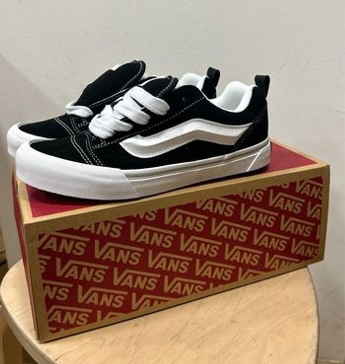 Vans Knu Skool noires blanches – neuves jamais portées – taille 37 avec boîte 🎁 - photo numéro 2