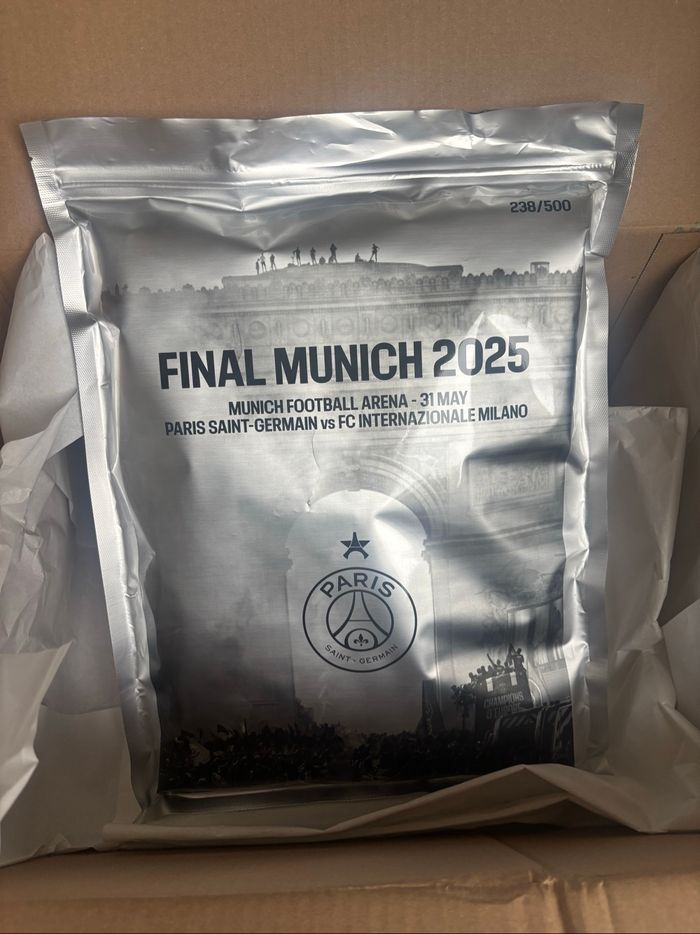 Coffret collector PSG 31 mai 2025 Taille L - photo numéro 2