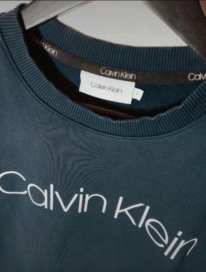 Pull Calvin Klein taille S - photo numéro 2