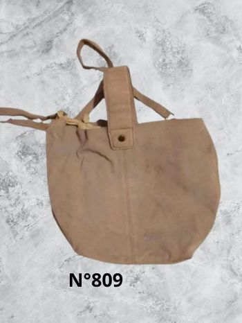 N°809 Sac à main velours beige. Zara.