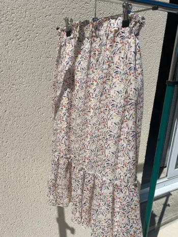 jupe mi-longue fluide taille 38 neuve fleuris
