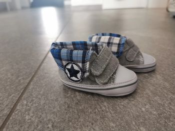 Baskets bébé 0/6 mois neuves