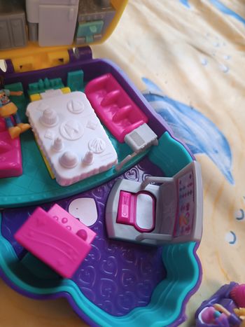 Polly pocket cupcake