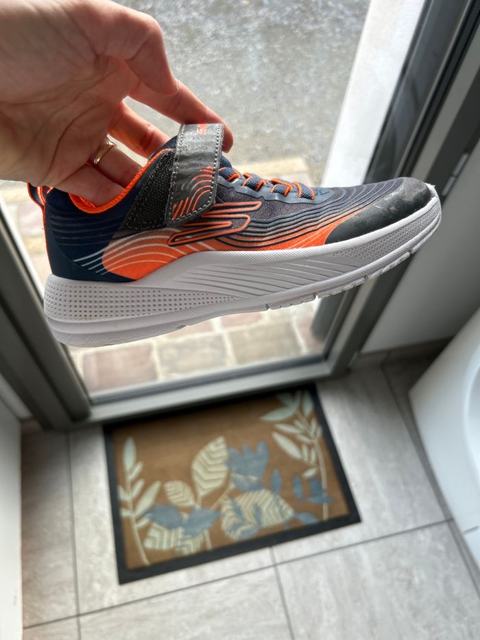 Basket Skecher taille 32 - photo numéro 4