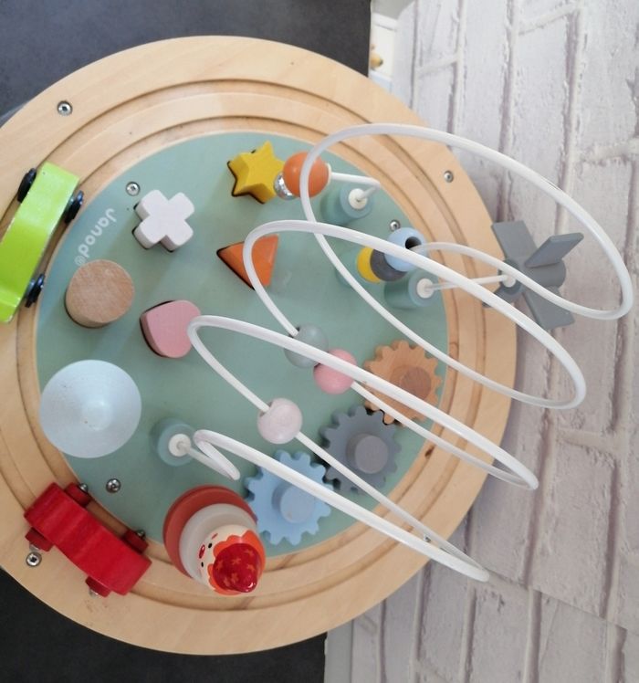 Table d activités avec circuit janod - photo numéro 2