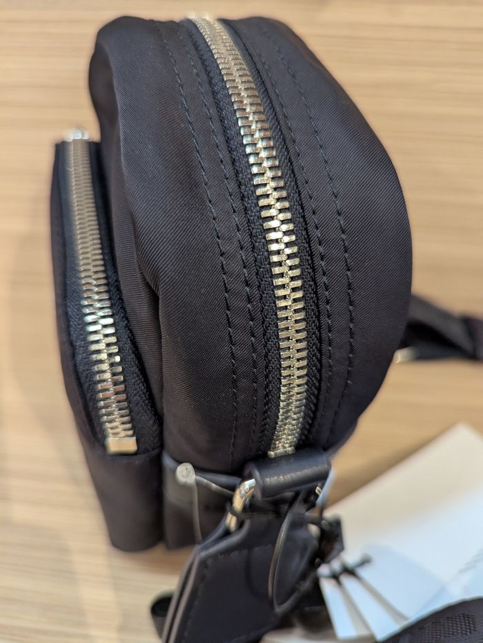 Lacoste Caméra Bag Abimes - photo numéro 2