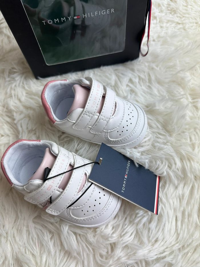 Paire de baskets Tommy Hilfiger taille 17 - photo numéro 3