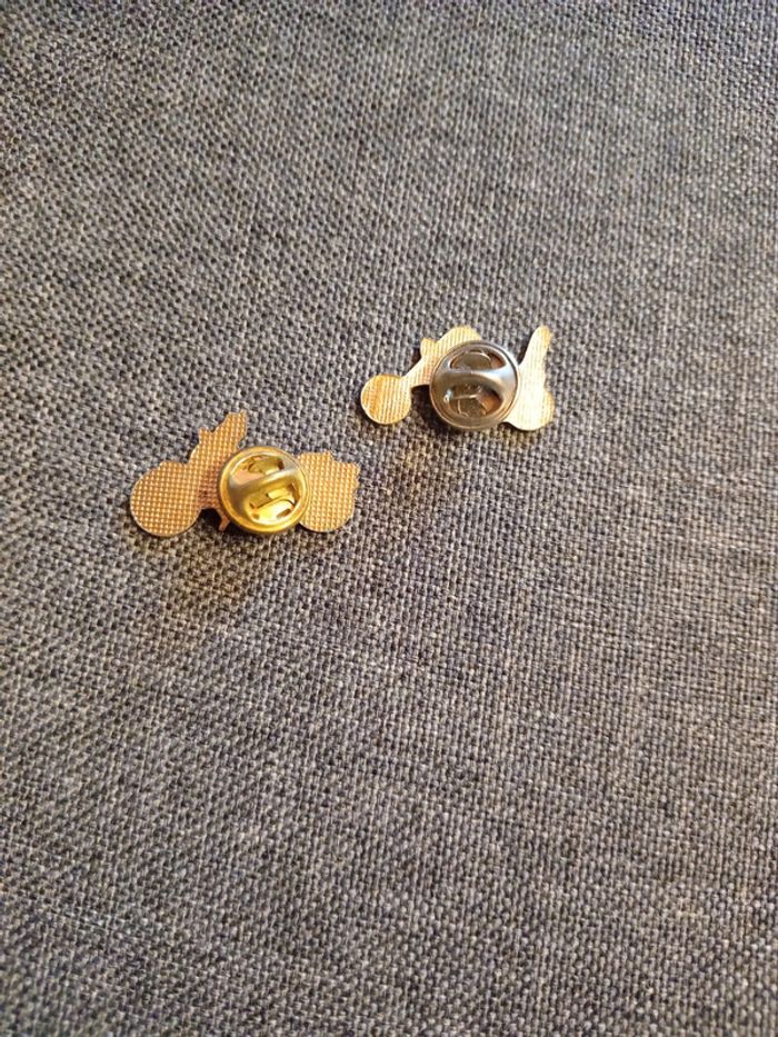 Lot de 2 pin's moto - photo numéro 4
