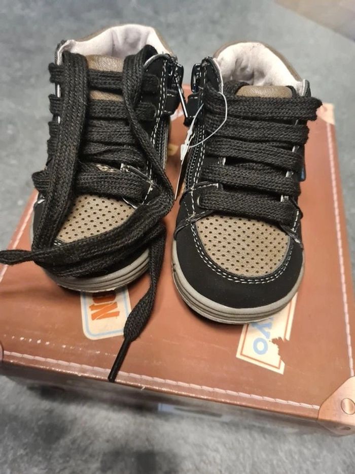 Chaussure taille 19 - photo numéro 2