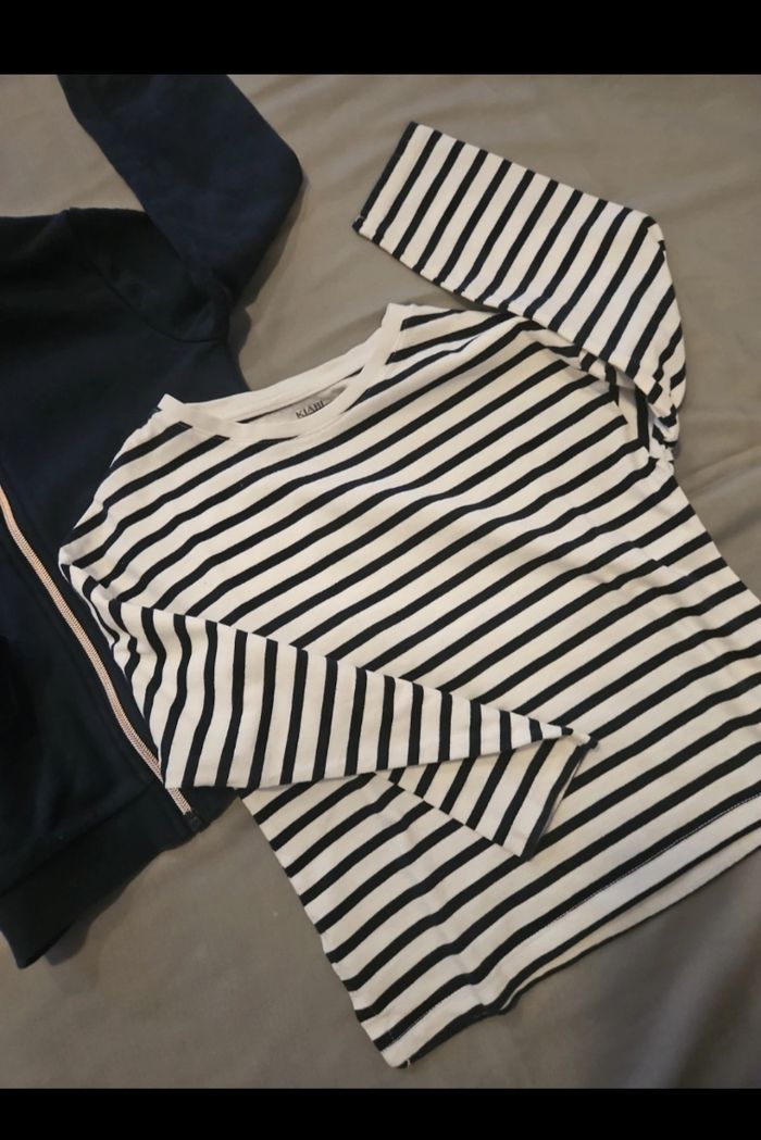 Lot gilet a Capuche +t-shirt epais 6 ans - photo numéro 2