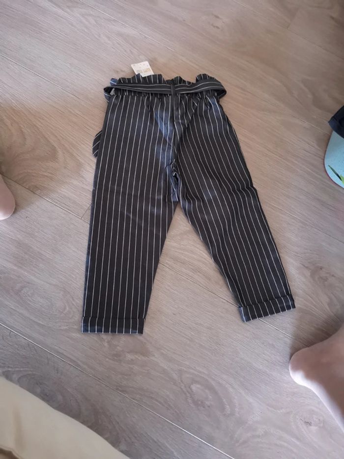 Pantalon neuf 4ans - photo numéro 5