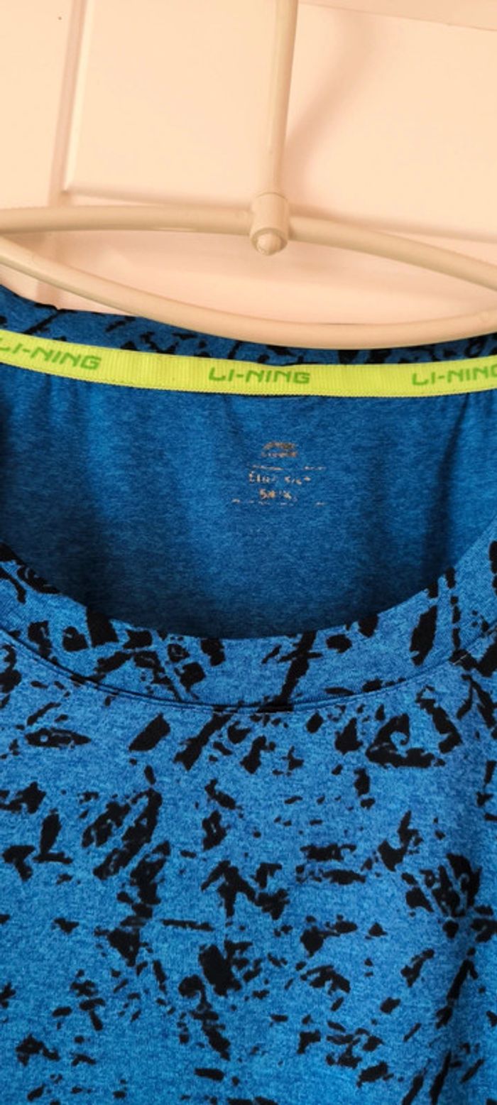 T-shirt li-ning  bleu en parfait état - photo numéro 3