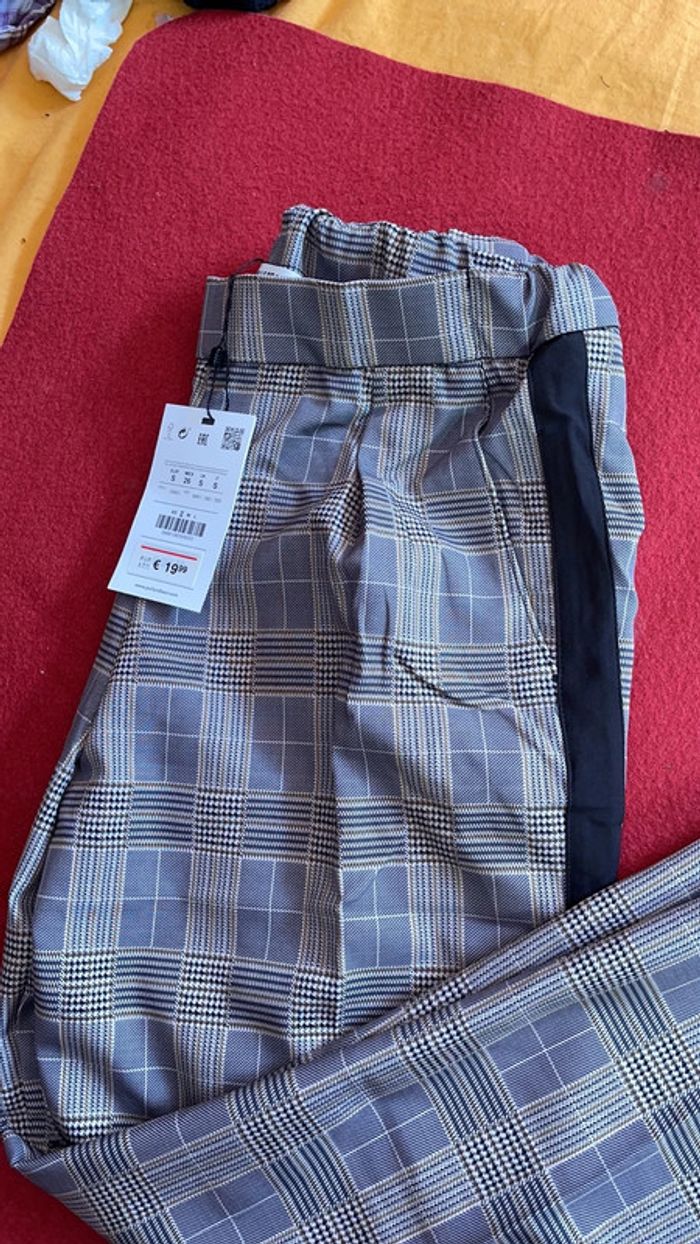 Très très beau  pantalon casual chic neuf avec étiquette taille S/M - photo numéro 4