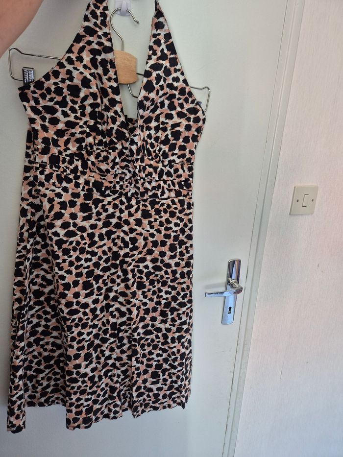 Magnifique robe dos nu taille 38 fermeture sur côte 100% coton