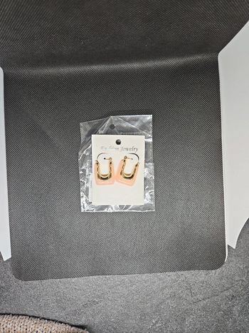 Boucles d'oreilles neuves