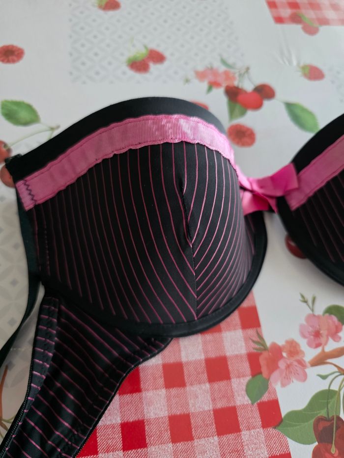 SOUTIEN-GORGE NOIR RAYÉ ROSE TAILLE 95C MARQUE MIM - photo numéro 3