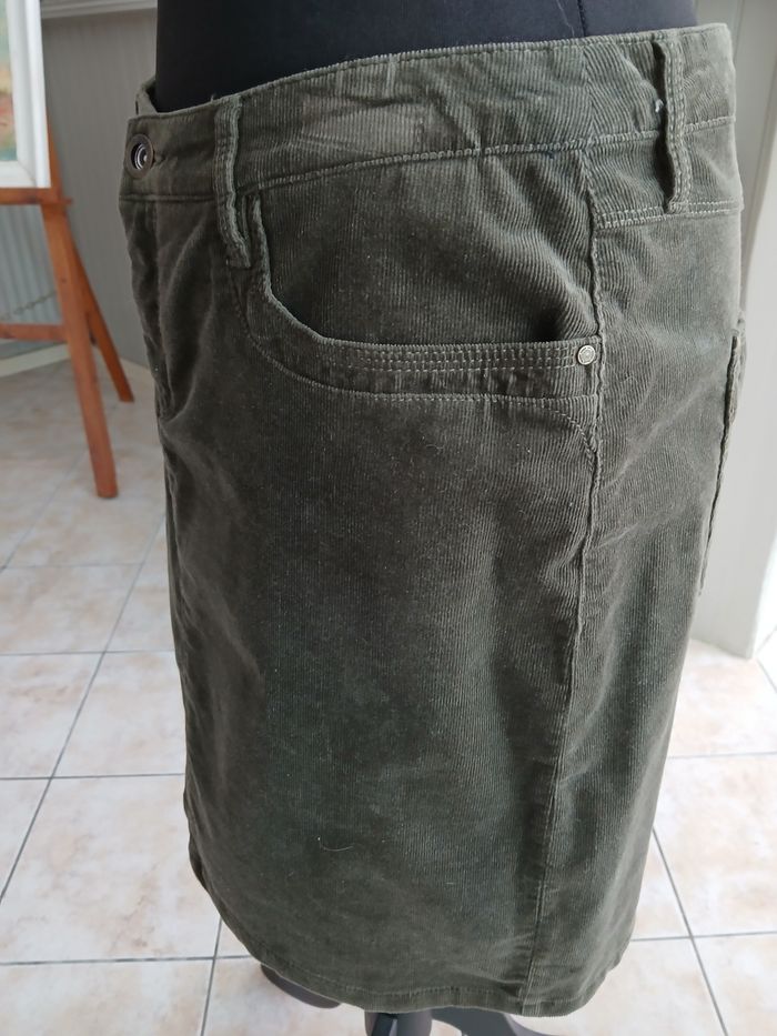 Jupe droite velours T44. - photo numéro 3
