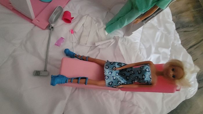 Ambulance barbie - photo numéro 6