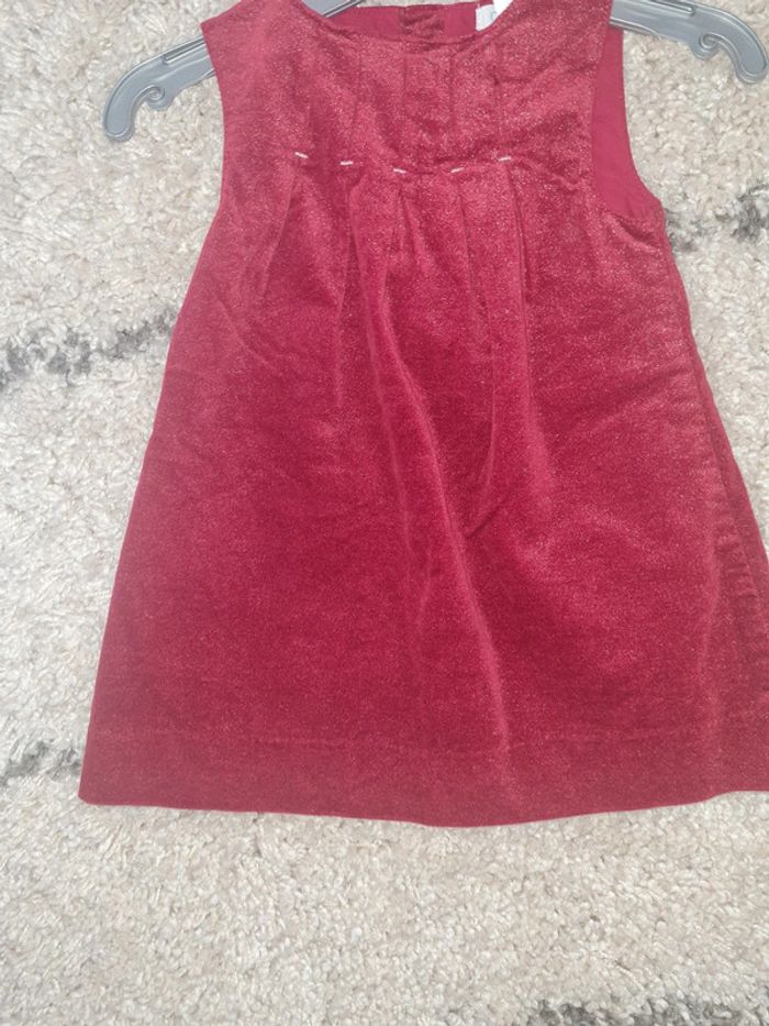 Robe rouge pailleté 12 mois très bon etat - photo numéro 3