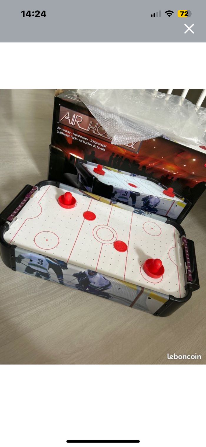 Air hockey