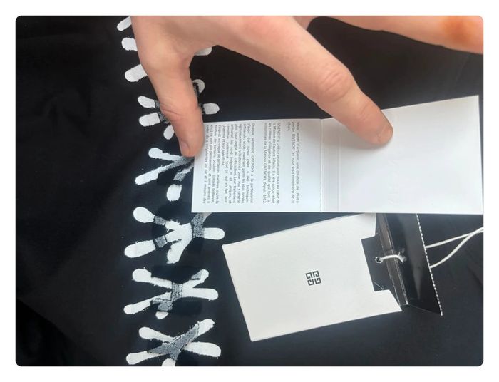 T-shirt Givenchy taille M neuf prix boutique 780€ - photo numéro 11