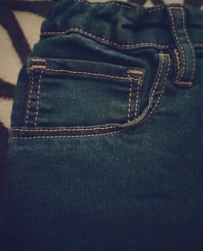 Jeans Skinny Fit "H&M" 11/12 ans très peu porté - photo numéro 2