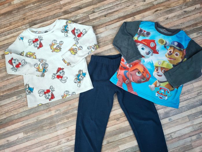 Lot vêtements et pyjamas Pat Patrouille 4/5 ans - photo numéro 2