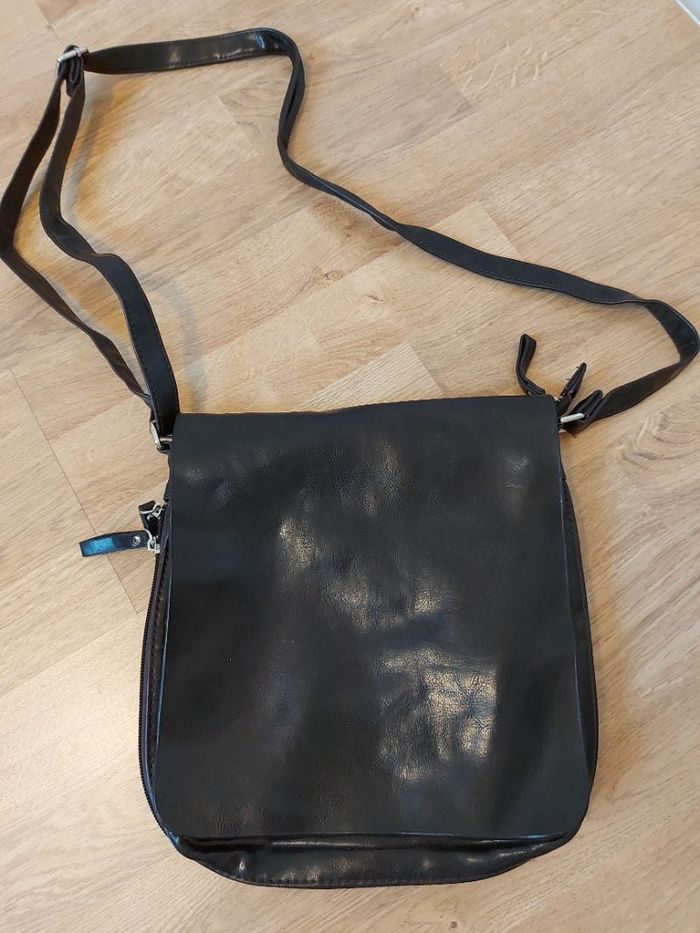 Sac marron en bandoulière