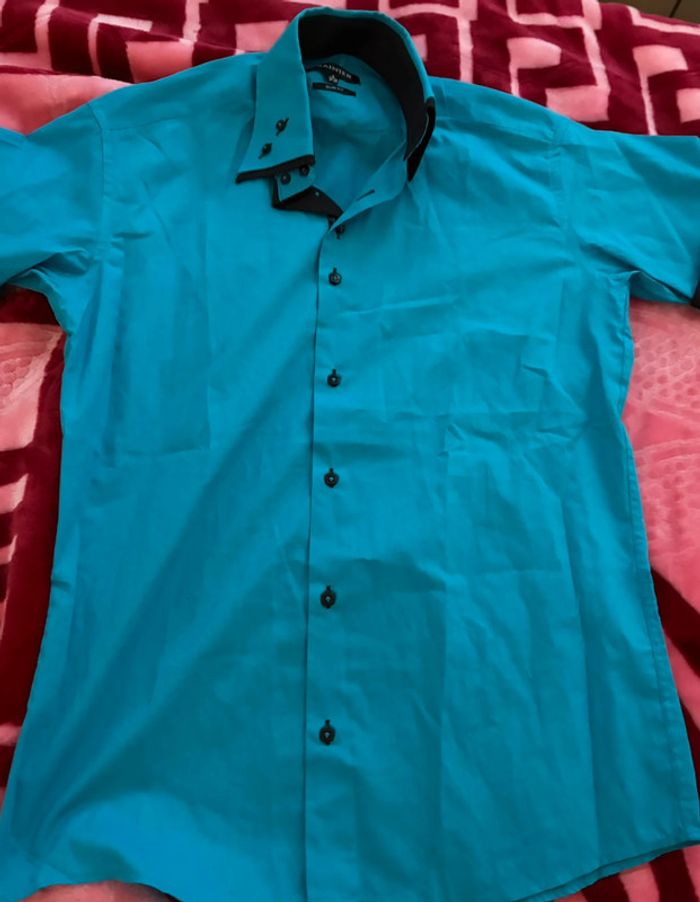 Chemise bleu uni manche courte