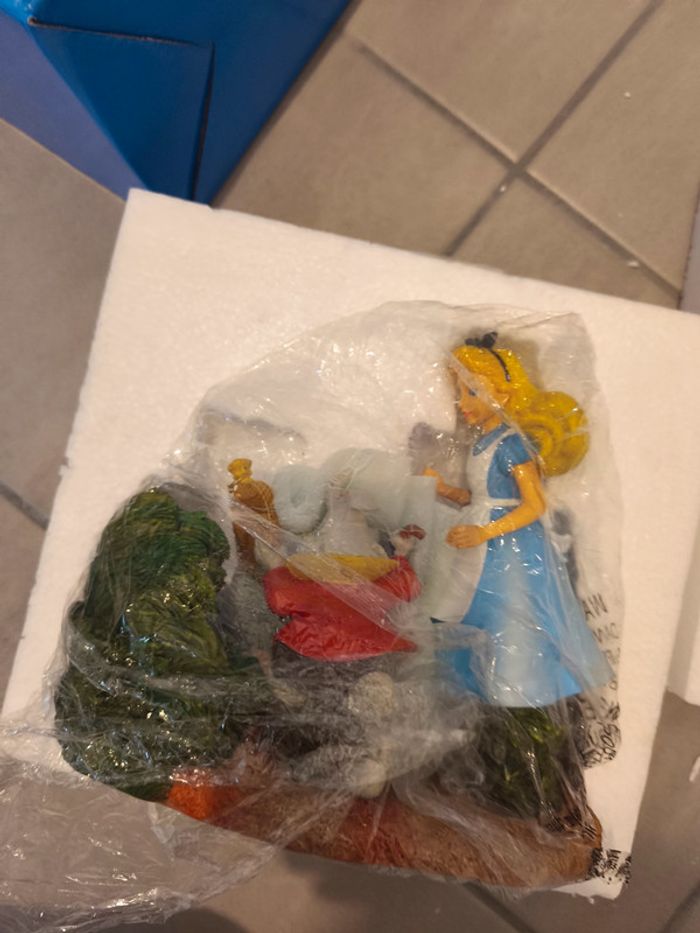 Enesco Figurine Alice et Le Lapin Blanc, Enchanting Disney - photo numéro 5