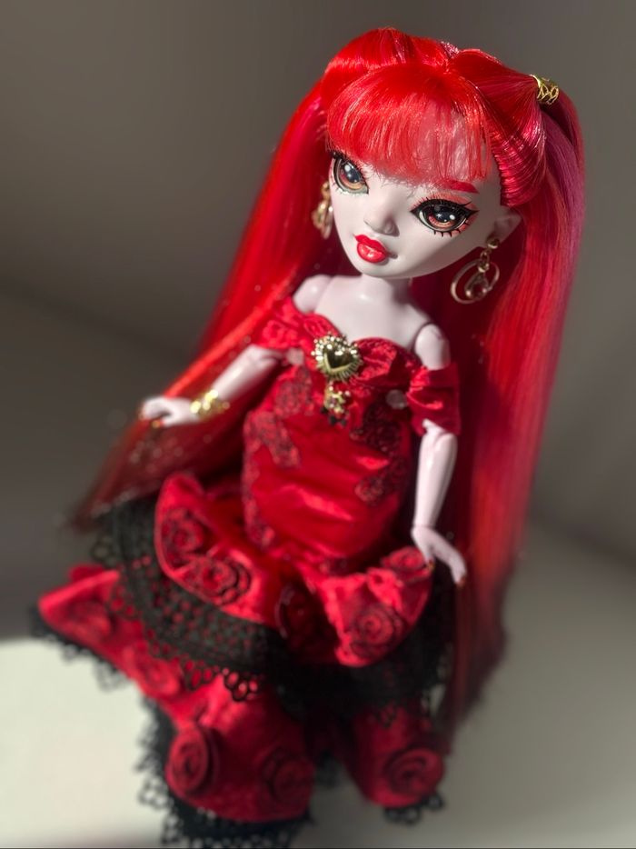 Rosy shadow High Rainbow High custom - photo numéro 3
