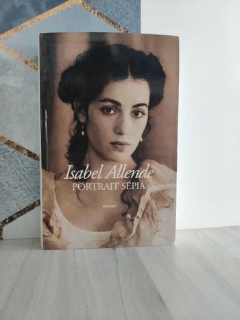 Livre grand format Portrait sépia Isabel Allende