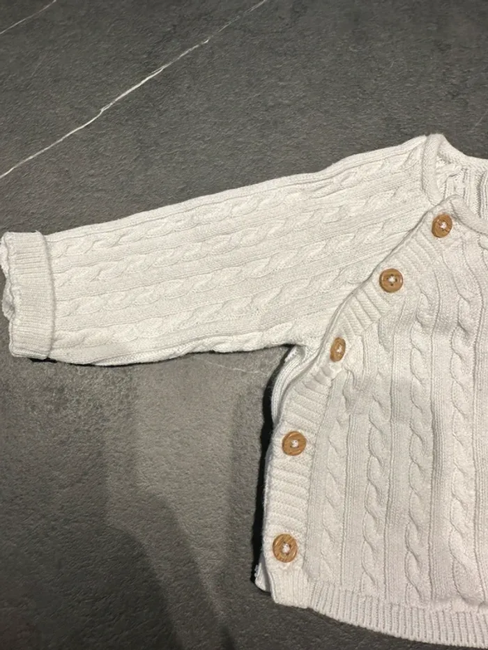 Gilet blanc gémo 1 mois - photo numéro 3