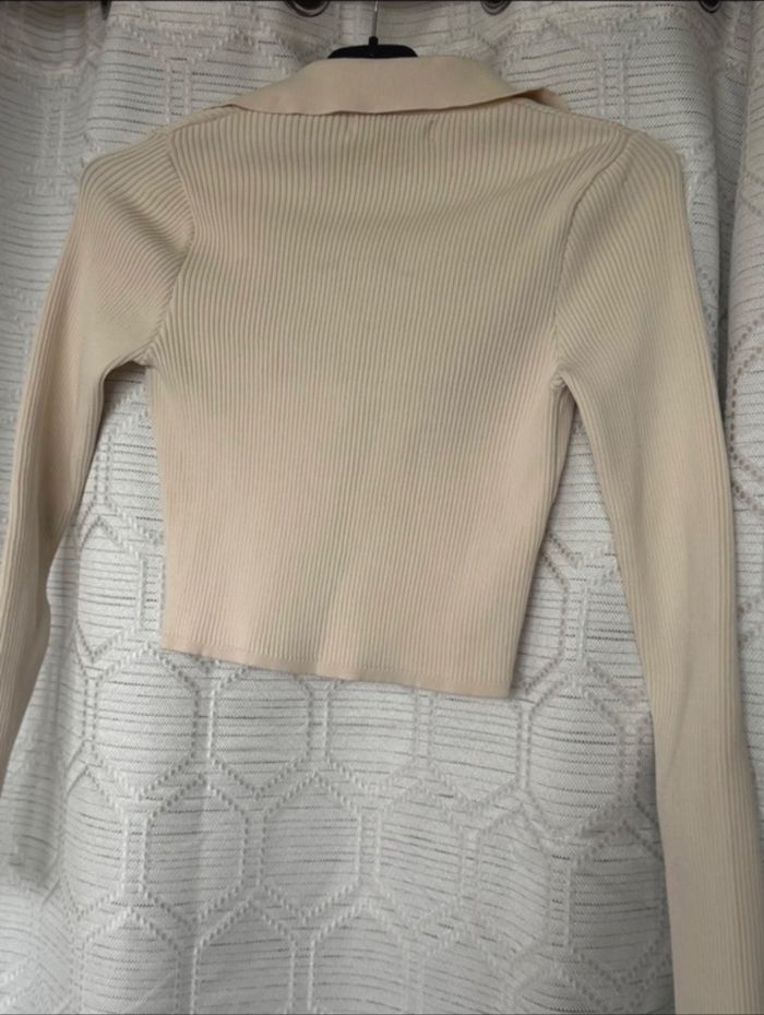 Top court avec col V stradivarius - photo numéro 2