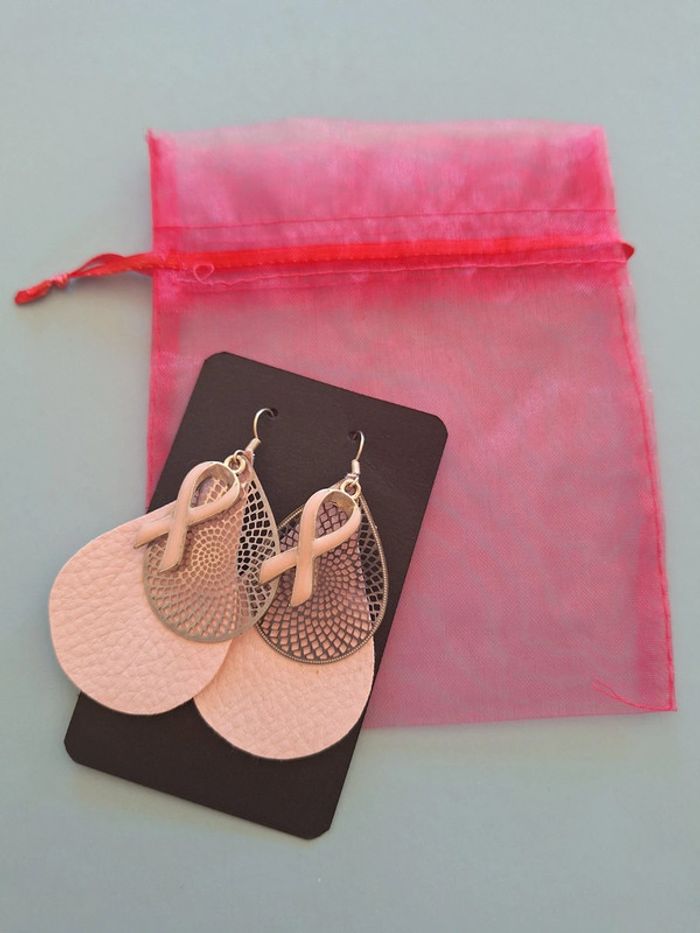 Boucle d'oreilles octobre rose - photo numéro 2