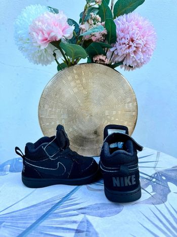 Basket noires || Nike || Court borought || 19.5
