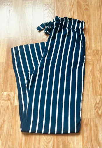 Pantalon H&M rayures bleu marine et blanc - Taille 38: