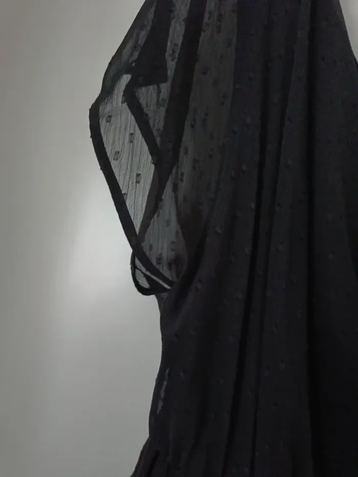Petite robe noir Naf Naf 38 tissu plumetis col V - photo numéro 3