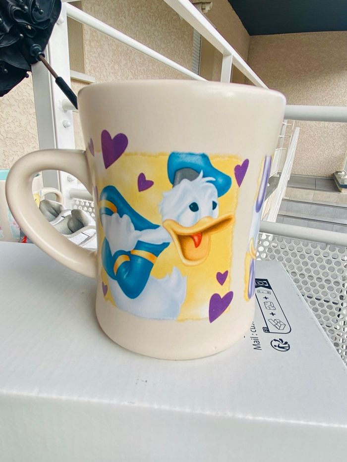 mug officiel disney store donald et daisy - cœurs violets - photo numéro 2