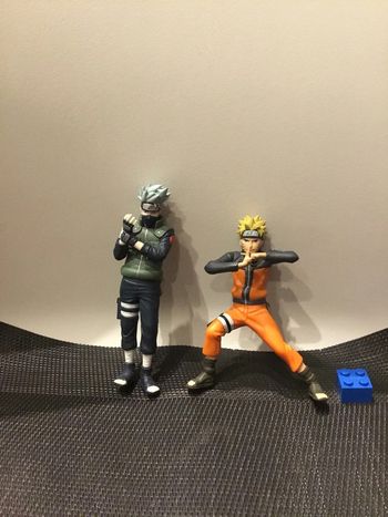 Lot 2 figurines Naruto et Kakashi Bandai sans socles
