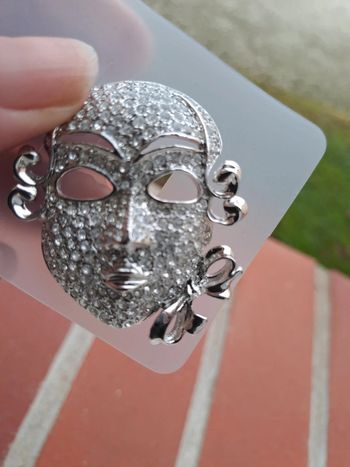 Broche masque