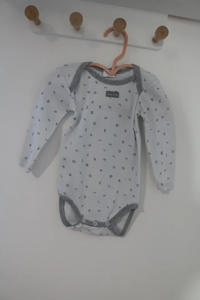 Lot bodies hiver fille 12 mois - photo numéro 7